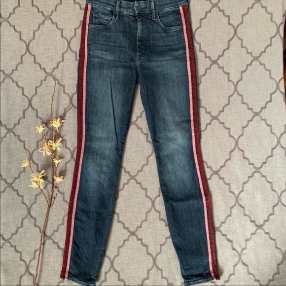 😈MOTHER😈Sporty Chic High Waisted Looker Jeans
Glitter Stripe- Here Kitty Kitty - Picture 2 of 15